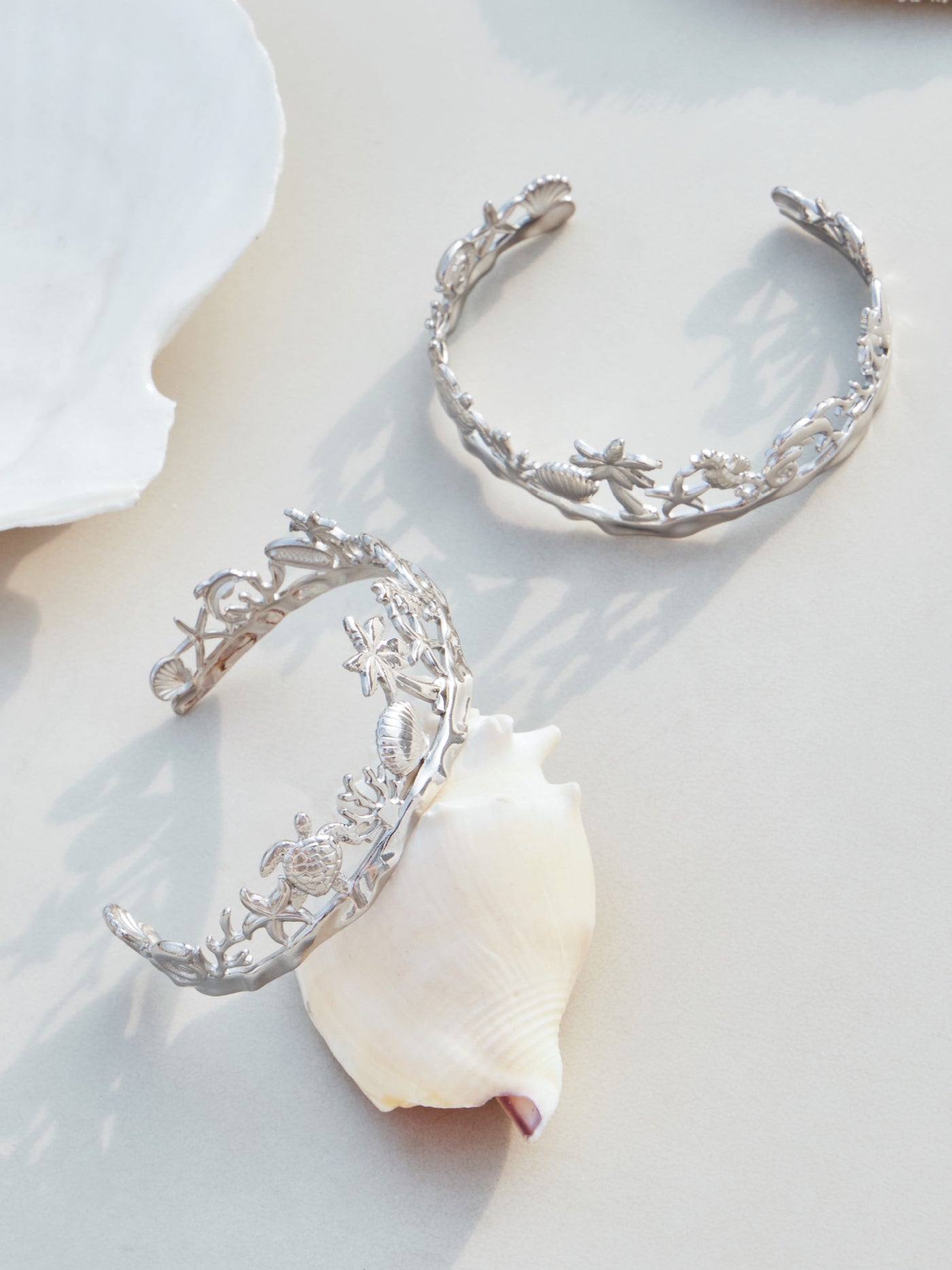316L Stainless Steel 18K Gold PVD Beach Ocean Palm Tree Shell Open Bangle - Beach Ocean Palm Tree Shell Open Bangle Wholesale Stainless Steel Jewelry - Sensitive Skin Friendly - Detail 2