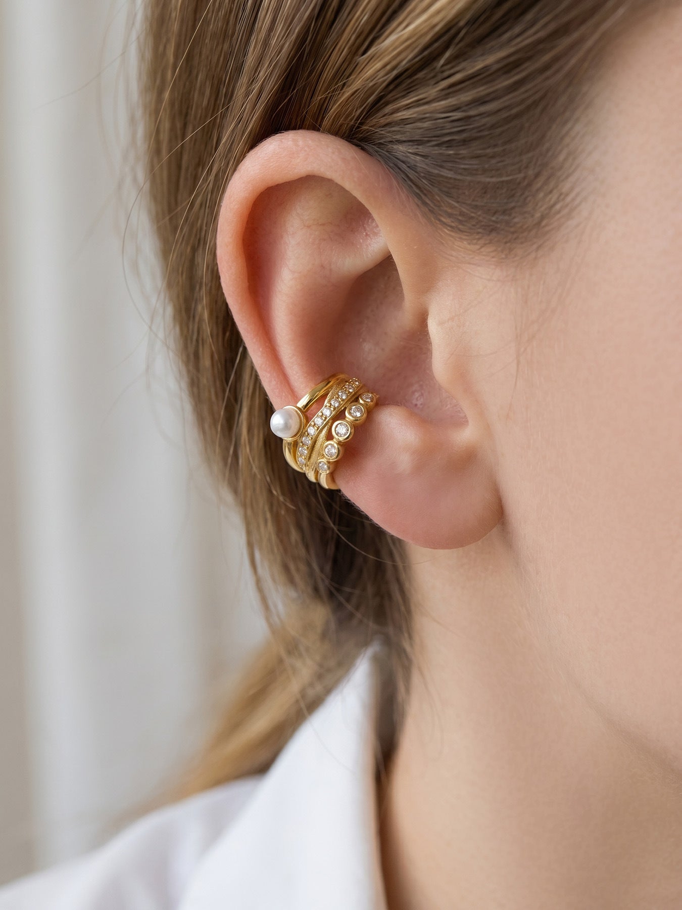 316L Stainless Steel 18K Gold PVD C-Shape Pearl-Studded Clip-On Earrings - C-Shape Pearl Crystal Minimalist Wholesale Stainless Steel Jewelry - Sensitive Skin Friendly - Detail 2