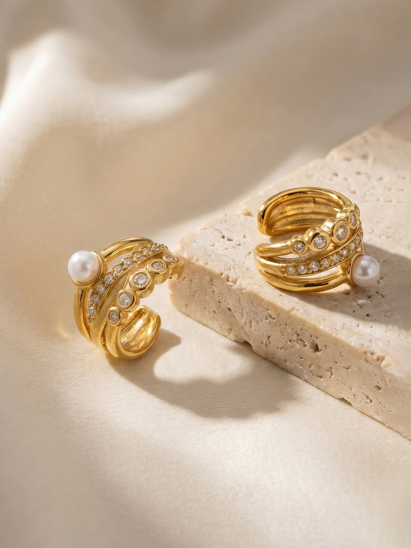 316L Stainless Steel 18K Gold PVD C-Shape Pearl-Studded Clip-On Earrings - C-Shape Pearl Crystal Minimalist Wholesale Stainless Steel Jewelry - Sensitive Skin Friendly - Detail 5