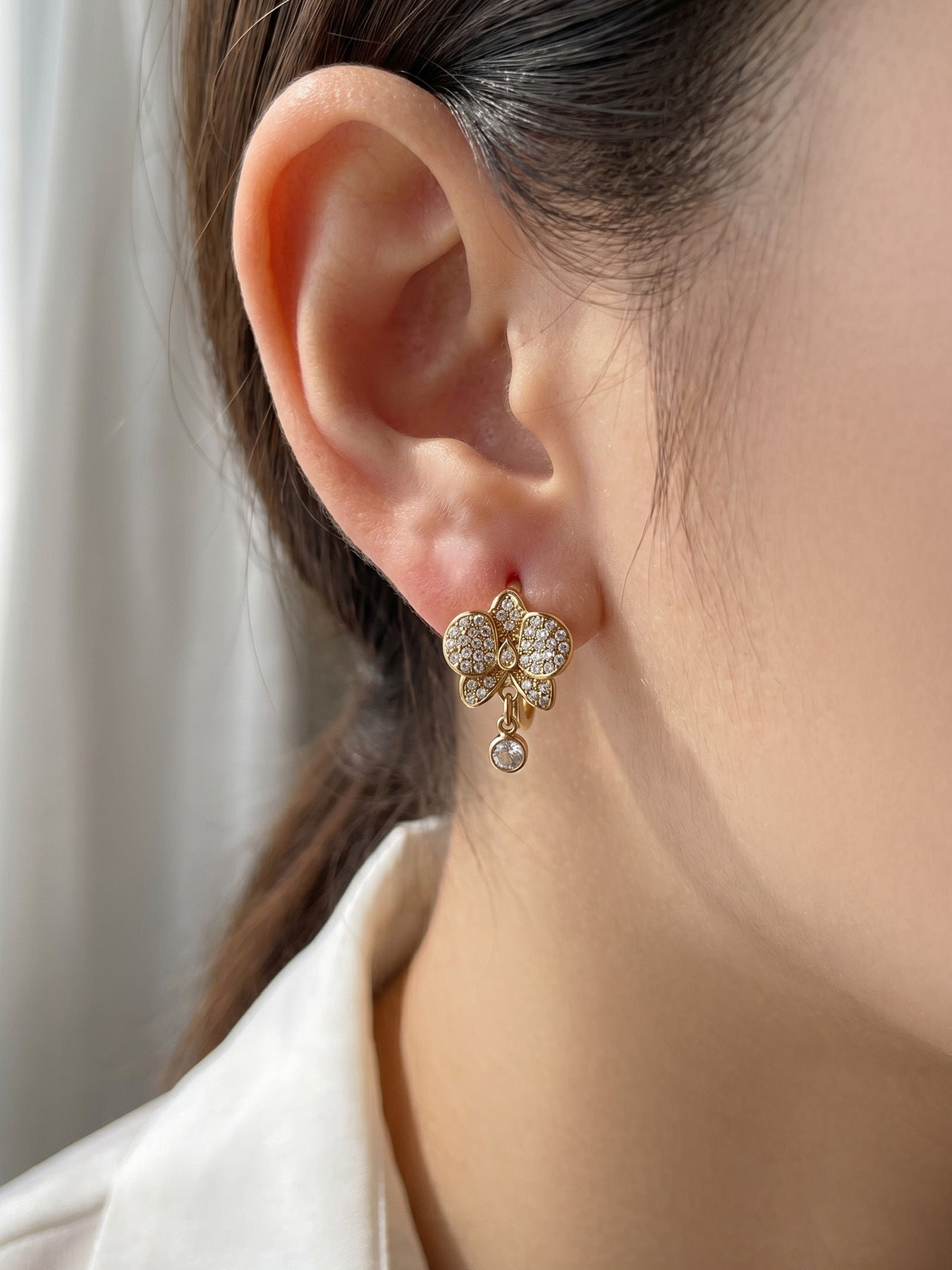 316L Stainless Steel 18K Gold PVD C-Shaped Butterfly Zircon Geometric Earrings - C-Shaped Butterfly Geometric Zircon Gold Earrings Wholesale Stainless Steel Jewelry - Sensitive Skin Friendly - Detail 3