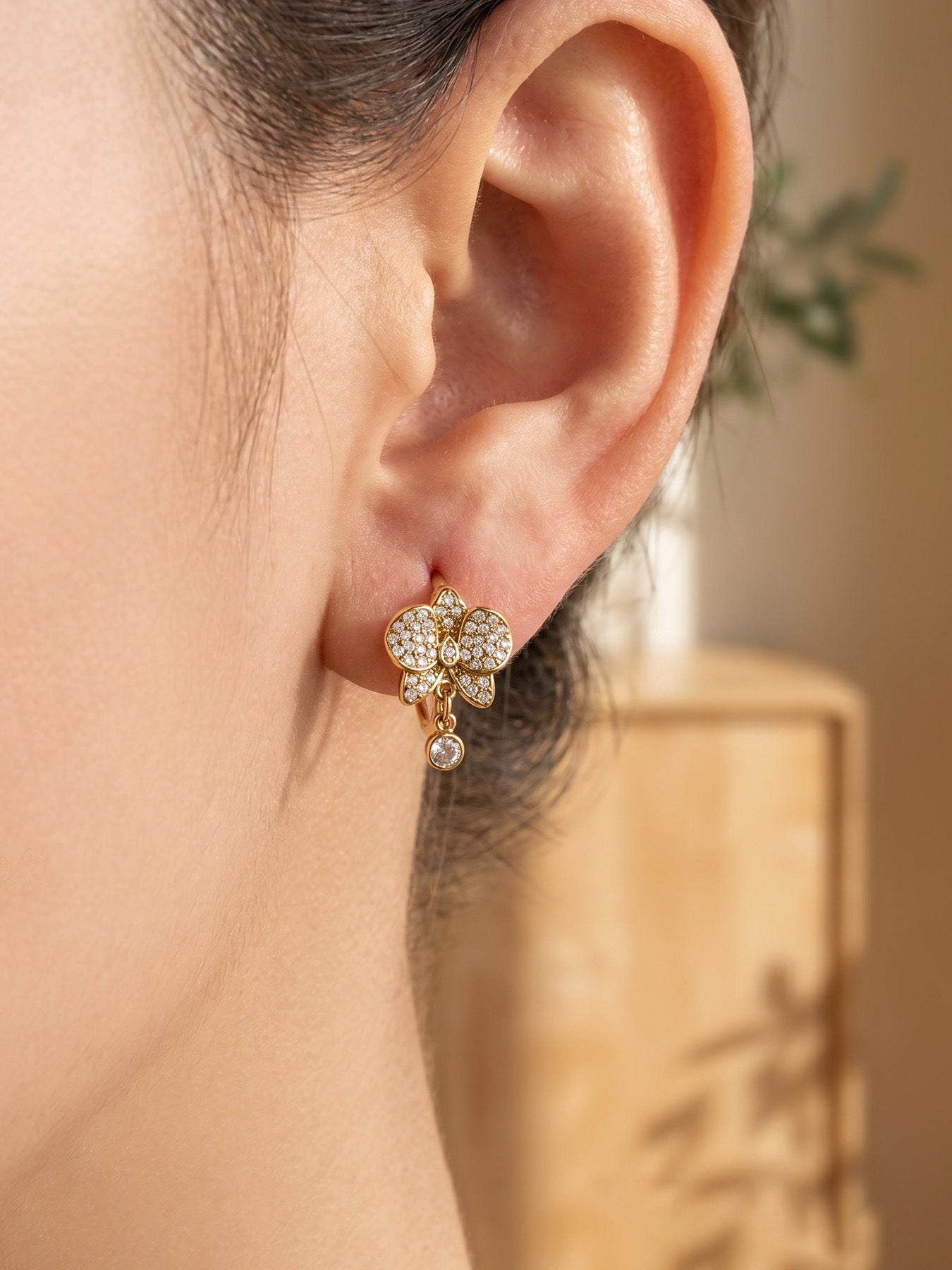 316L Stainless Steel 18K Gold PVD C-Shaped Butterfly Zircon Geometric Earrings - C-Shaped Butterfly Geometric Zircon Gold Earrings Wholesale Stainless Steel Jewelry - Sensitive Skin Friendly - Detail 6