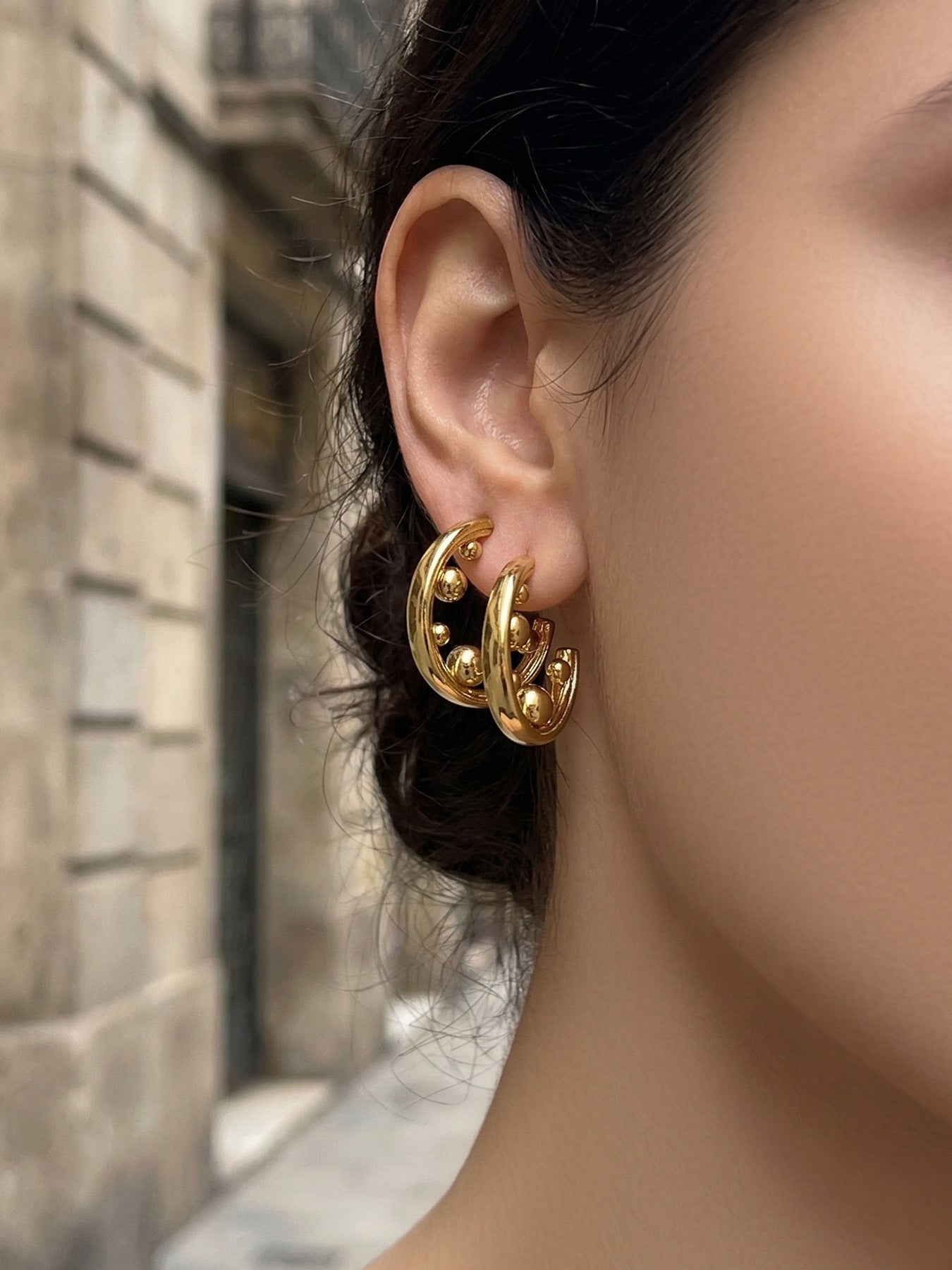 316L Stainless Steel 18K Gold PVD Chic C-Hoop High-Polished Earrings - Chic C-Hoop High-Polished Wholesale Stainless Steel Jewelry - Sensitive Skin Friendly - Detail 5