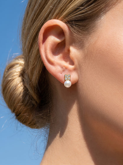 316L Stainless Steel 18K Gold PVD Clover Pearl Zircon Earrings - Gold Clover Pearl Zircon Earrings Wholesale Stainless Steel Jewelry - Sensitive Skin Friendly - Detail 11