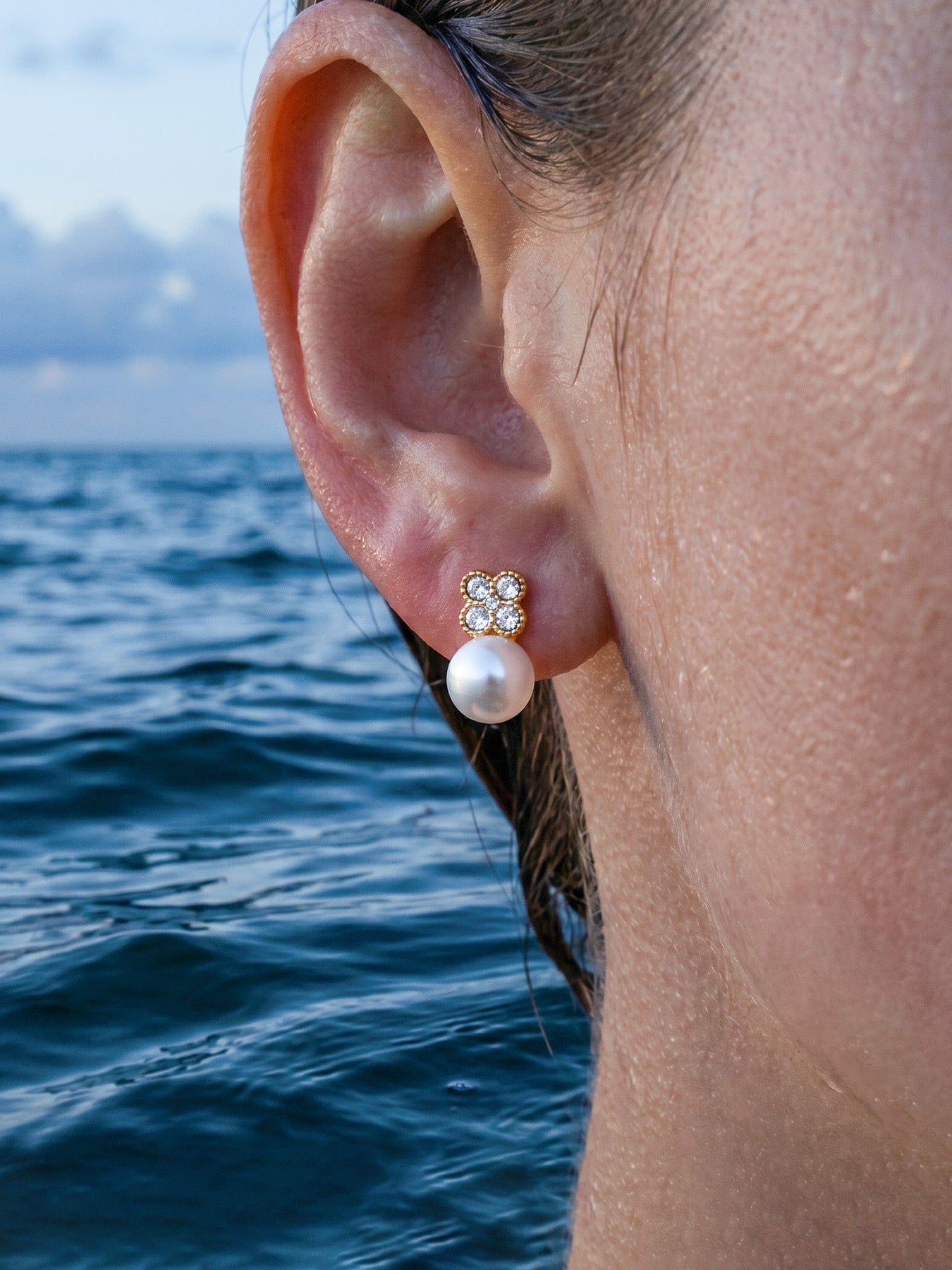 316L Stainless Steel 18K Gold PVD Clover Pearl Zircon Earrings - Gold Clover Pearl Zircon Earrings Wholesale Stainless Steel Jewelry - Sensitive Skin Friendly - Detail 2