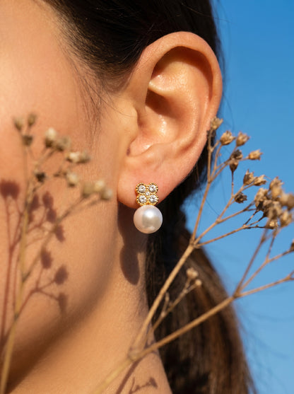 316L Stainless Steel 18K Gold PVD Clover Pearl Zircon Earrings - Gold Clover Pearl Zircon Earrings Wholesale Stainless Steel Jewelry - Sensitive Skin Friendly - Detail 4