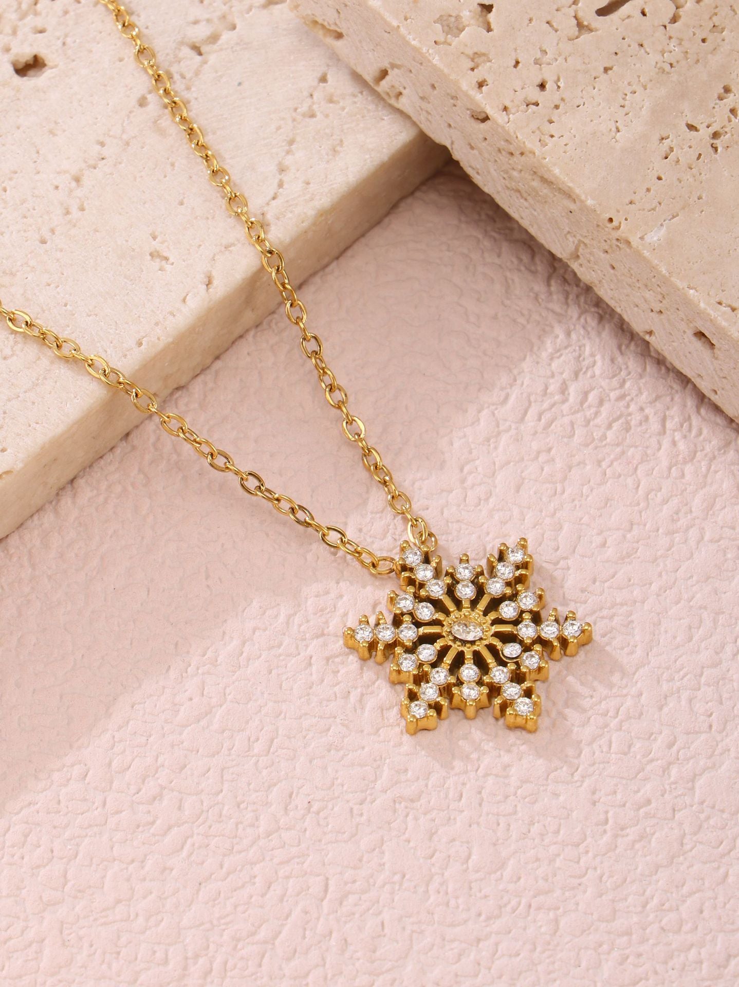 316L Stainless Steel 18K Gold PVD CNC Snowflake Zircon Pendant Necklace - CNC Snowflake, Zircon, Mixed Color, Gold, Minimalist Wholesale Stainless Steel Jewelry - Sensitive Skin Friendly - Detail 5