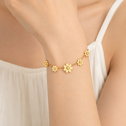 316L Stainless Steel 18K Gold PVD Daisy Bracelet - Daisy Design Elegant Bracelet Wholesale Stainless Steel Jewelry - Sensitive Skin Friendly - Detail 2