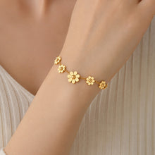 316L Stainless Steel 18K Gold PVD Daisy Bracelet - Daisy Design Elegant Bracelet Wholesale Stainless Steel Jewelry - Sensitive Skin Friendly - Detail 7