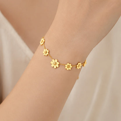 316L Stainless Steel 18K Gold PVD Daisy Bracelet - Daisy Design Elegant Bracelet Wholesale Stainless Steel Jewelry - Sensitive Skin Friendly - Detail 8