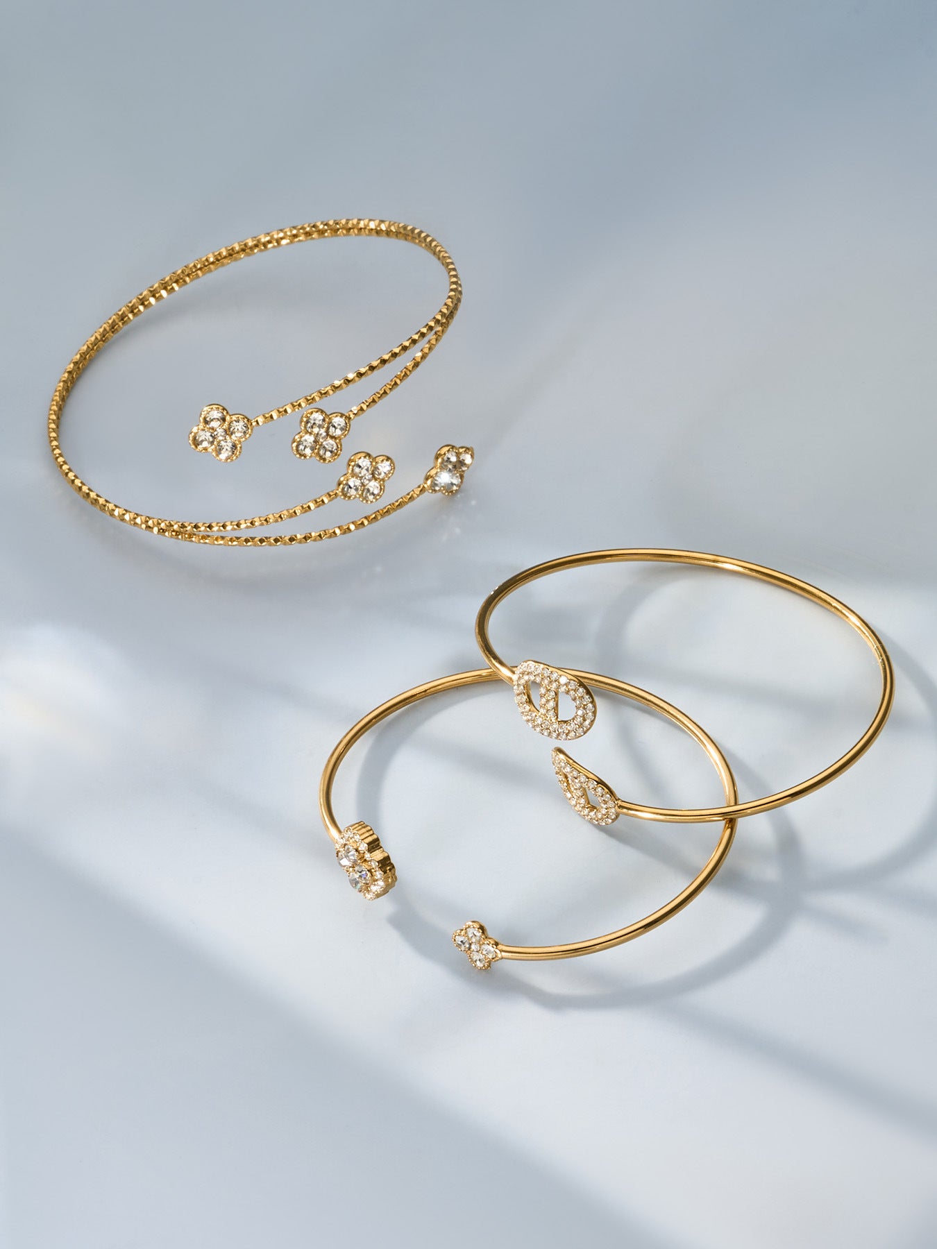 316L Stainless Steel 18K Gold PVD Delicate Crystal Flower Open Cuff Bangle - Crystal Flower, Open Cuff, Delicate, Modern Wholesale Stainless Steel Jewelry - Sensitive Skin Friendly - Detail 17