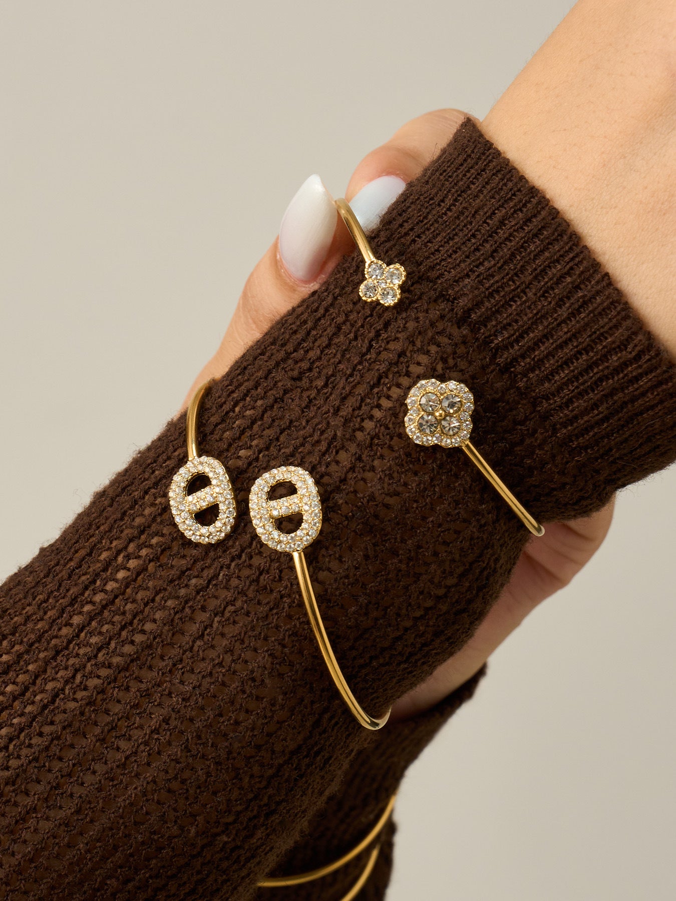 316L Stainless Steel 18K Gold PVD Delicate Crystal Flower Open Cuff Bangle - Crystal Flower, Open Cuff, Delicate, Modern Wholesale Stainless Steel Jewelry - Sensitive Skin Friendly - Detail 2