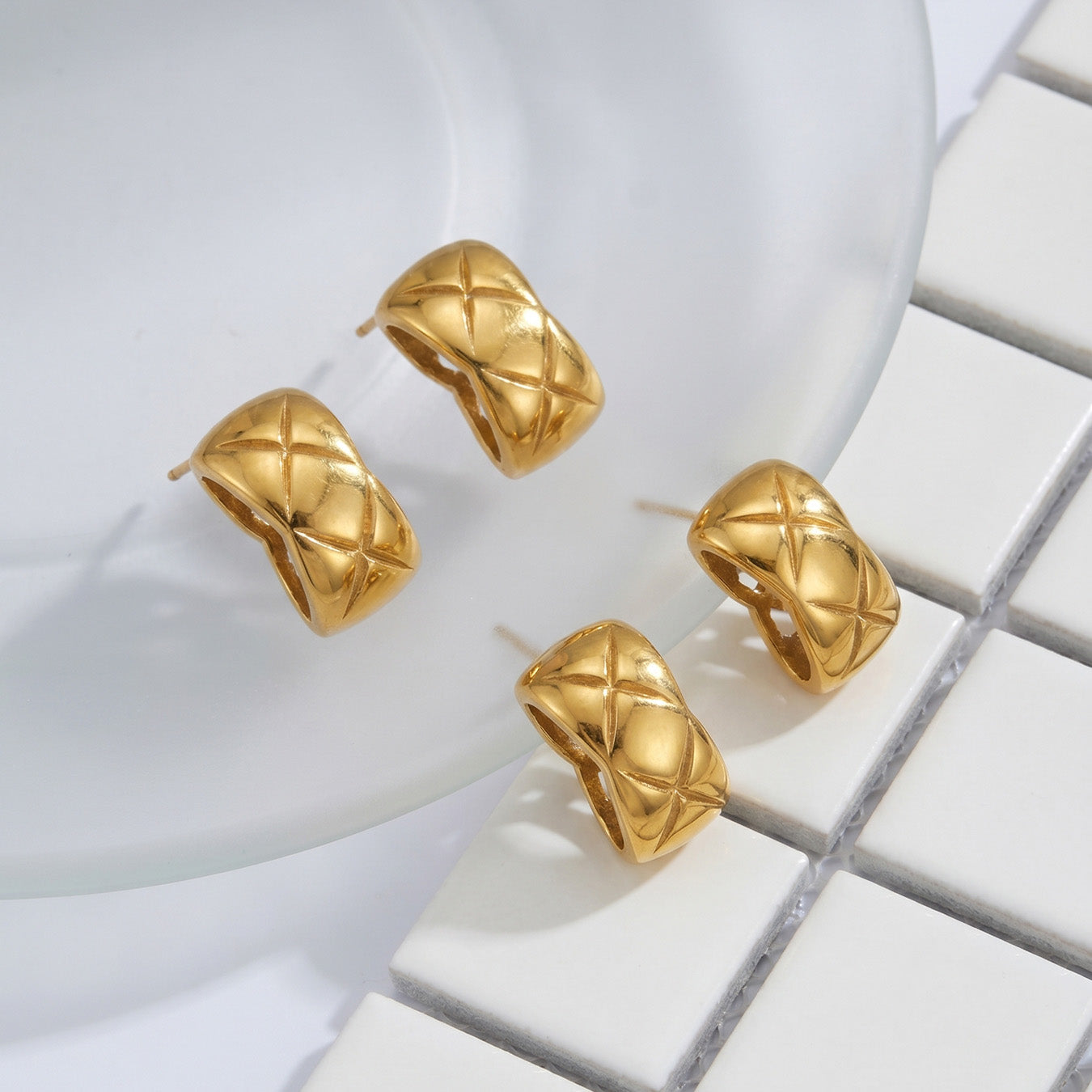 316L Stainless Steel 18K Gold PVD Elegant Diamond Pattern Earrings - Elegant Diamond Pattern, Gold Plating Wholesale Stainless Steel Jewelry - Sensitive Skin Friendly - Detail 1
