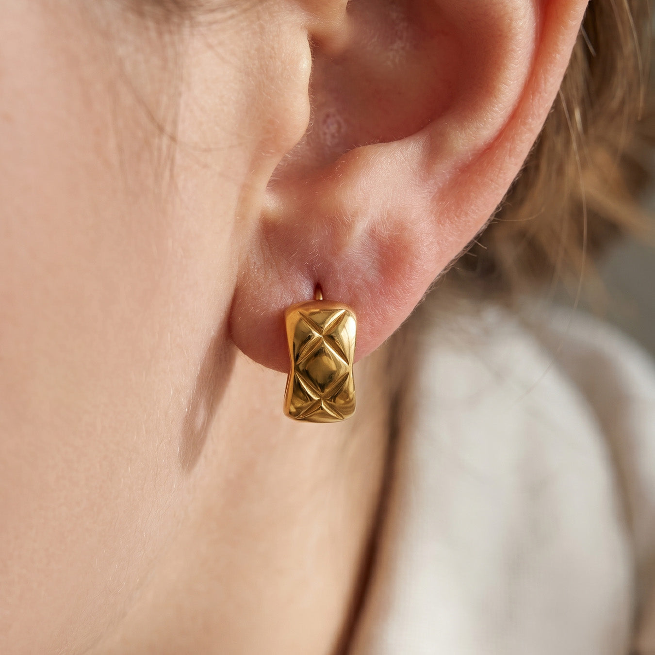 316L Stainless Steel 18K Gold PVD Elegant Diamond Pattern Earrings - Elegant Diamond Pattern, Gold Plating Wholesale Stainless Steel Jewelry - Sensitive Skin Friendly - Detail 11