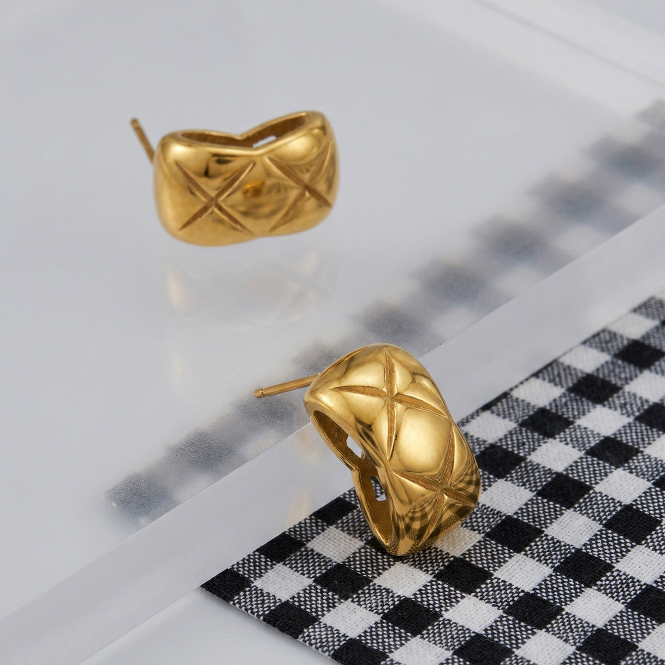 316L Stainless Steel 18K Gold PVD Elegant Diamond Pattern Earrings - Elegant Diamond Pattern, Gold Plating Wholesale Stainless Steel Jewelry - Sensitive Skin Friendly - Detail 3