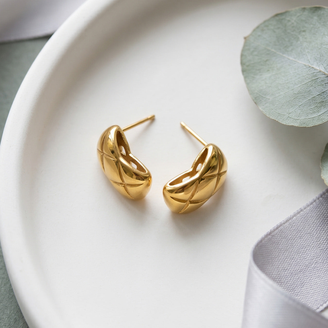 316L Stainless Steel 18K Gold PVD Elegant Diamond Pattern Earrings - Elegant Diamond Pattern, Gold Plating Wholesale Stainless Steel Jewelry - Sensitive Skin Friendly - Detail 5