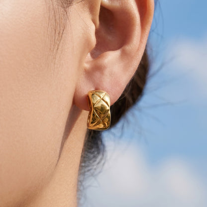 316L Stainless Steel 18K Gold PVD Elegant Diamond Pattern Earrings - Elegant Diamond Pattern, Gold Plating Wholesale Stainless Steel Jewelry - Sensitive Skin Friendly - Detail 6