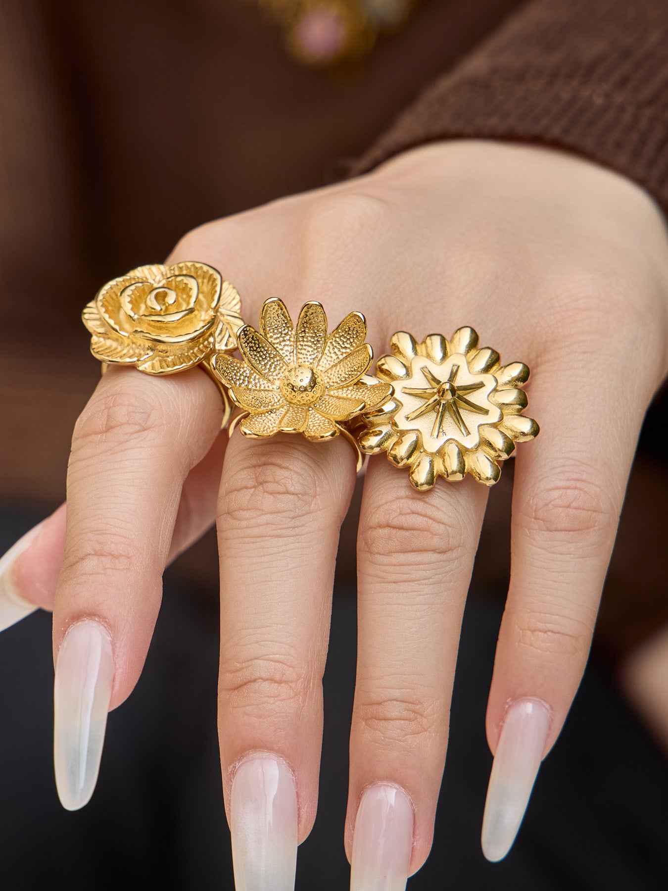 316L Stainless Steel 18K Gold PVD Elegant Floral Open Ring - Elegant Floral Ring, Open Ring, Rose Daisy Sunflower, Gold Ring Wholesale Stainless Steel Jewelry - Sensitive Skin Friendly - Detail 5