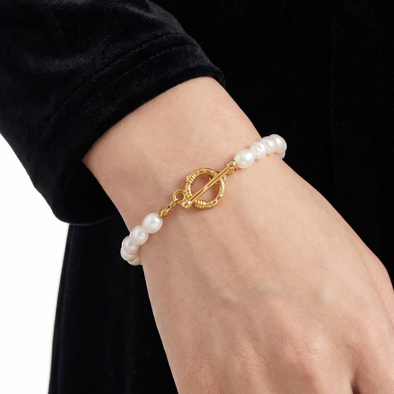 316L Stainless Steel 18K Gold PVD Elegant Freshwater Pearl Necklace and Bracelet Set - Elegant Freshwater Pearls Gold Finish Wholesale Stainless Steel Jewelry - Sensitive Skin Friendly - Detail 4