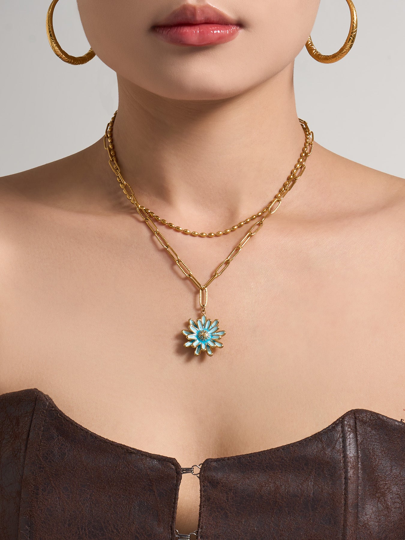 316L Stainless Steel 18K Gold PVD Enamel Layered Daisy Pendant Necklace - Enamel Daisy Pendant, Layered Necklace, Gold, Floral Wholesale Stainless Steel Jewelry - Sensitive Skin Friendly - Detail 6