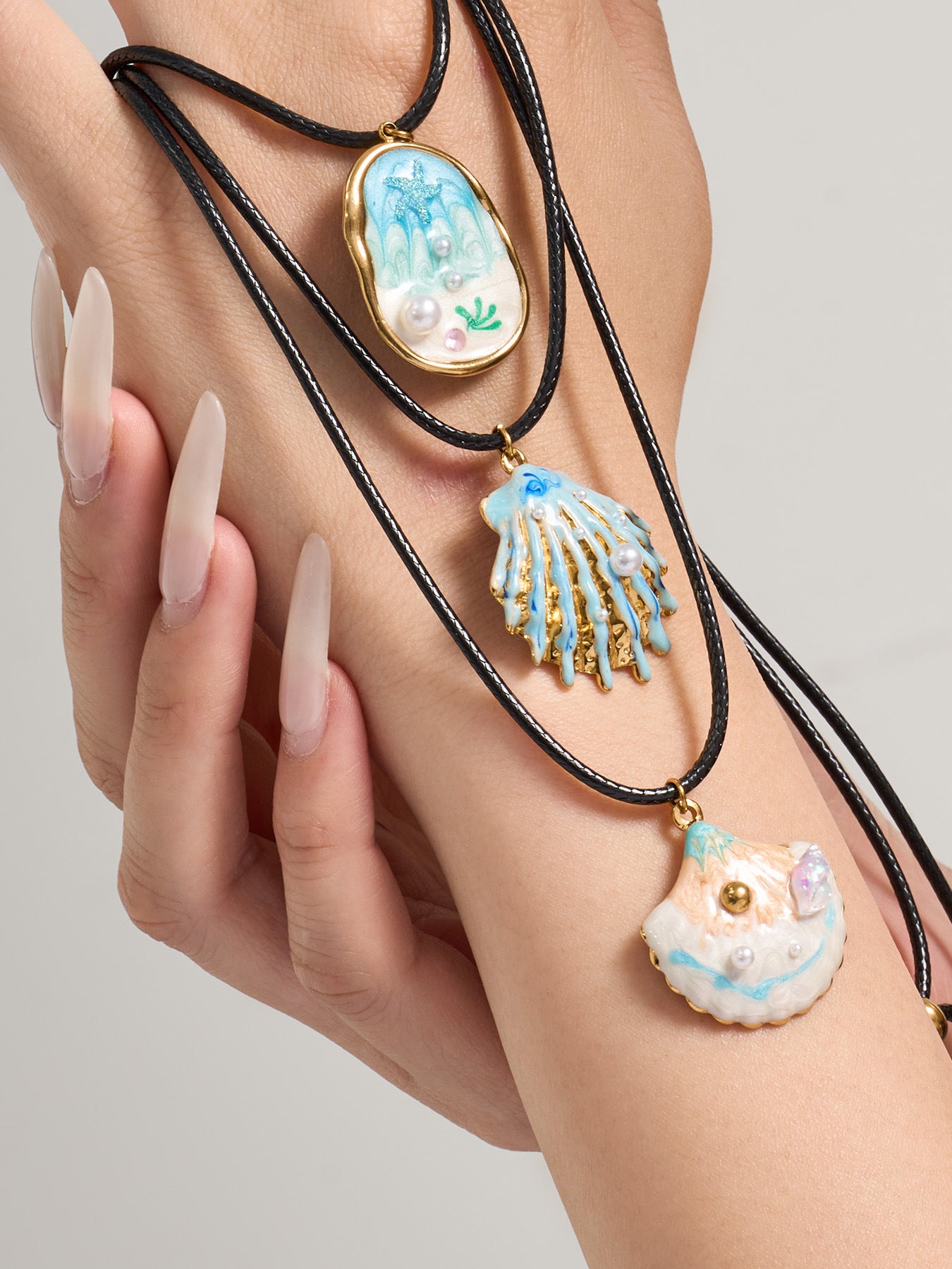 316L Stainless Steel 18K Gold PVD Enamel Seashell Faux Pearl Pendant Black Rope Necklace - Enamel, Seashell, Faux Pearl, Black Rope, Coastal, Vacation Style, Pendant Necklace, Gold Necklace Wholesale Stainless Steel Jewelry - Sensitive Skin Friendly - Detail 3