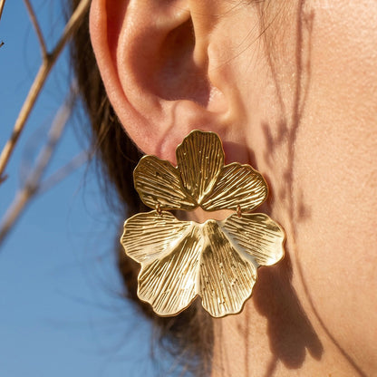 316L Stainless Steel 18K Gold PVD Exaggerated Floral Earrings - Exaggerated Floral Bold Modern Wholesale Stainless Steel Jewelry - Sensitive Skin Friendly - Detail 10