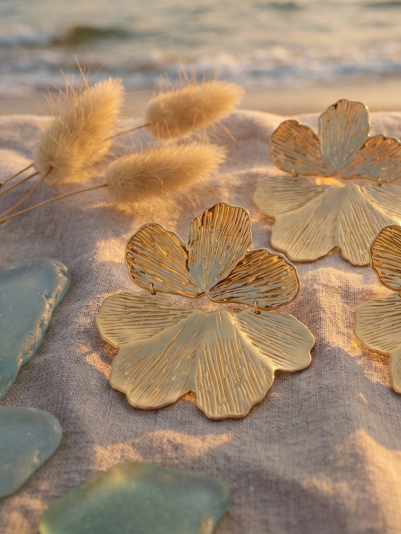 316L Stainless Steel 18K Gold PVD Exaggerated Floral Earrings - Exaggerated Floral Bold Modern Wholesale Stainless Steel Jewelry - Sensitive Skin Friendly - Detail 3