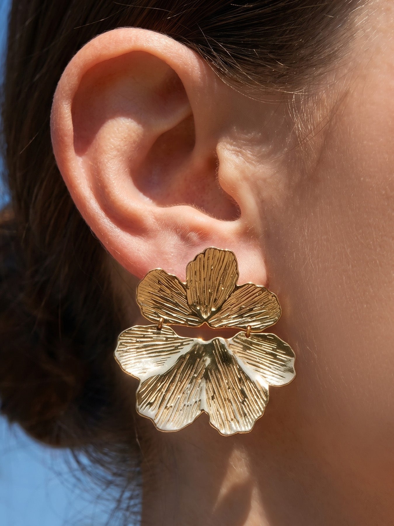 316L Stainless Steel 18K Gold PVD Exaggerated Floral Earrings - Exaggerated Floral Bold Modern Wholesale Stainless Steel Jewelry - Sensitive Skin Friendly - Detail 5