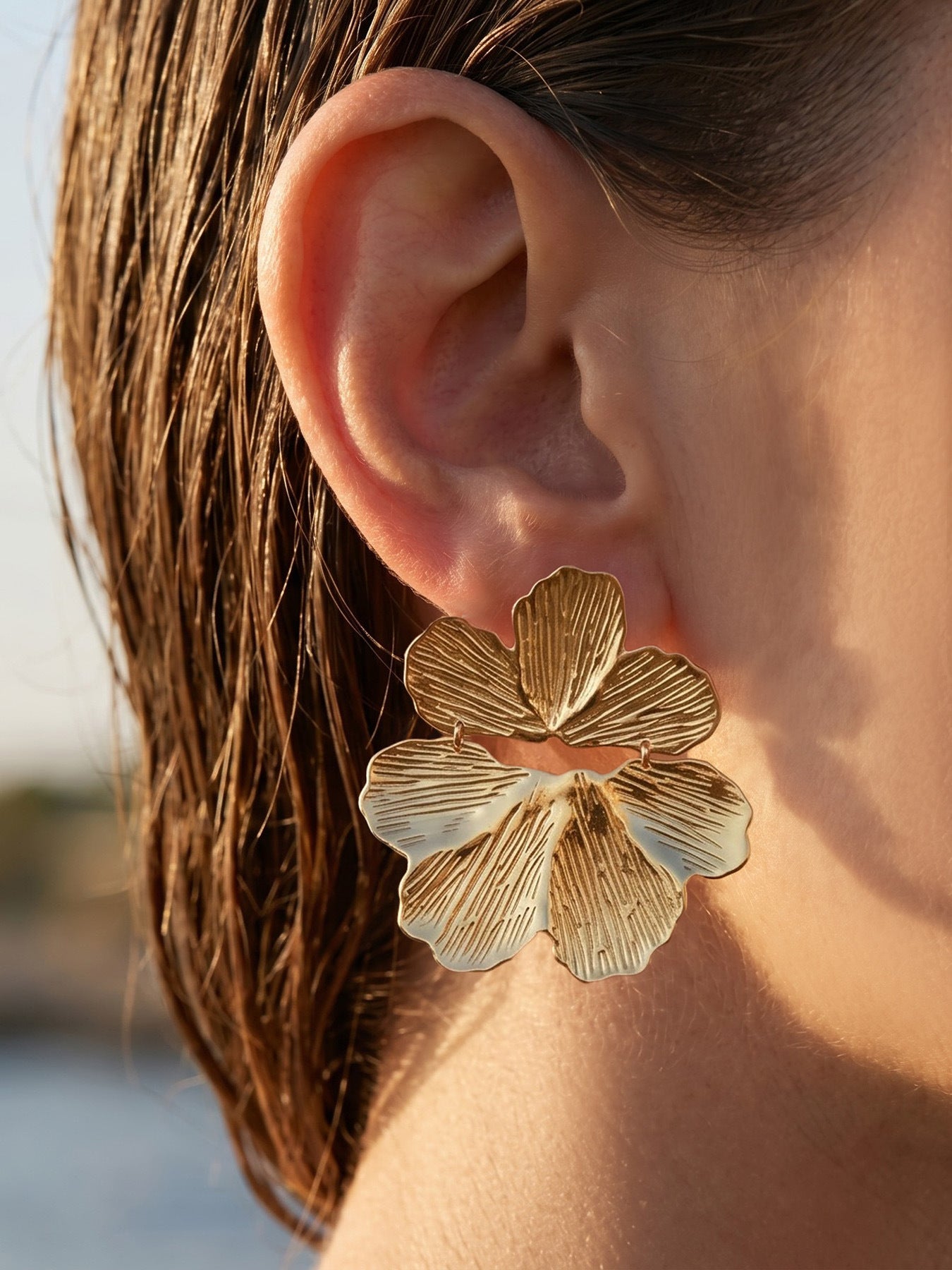 316L Stainless Steel 18K Gold PVD Exaggerated Floral Earrings - Exaggerated Floral Bold Modern Wholesale Stainless Steel Jewelry - Sensitive Skin Friendly - Detail 7