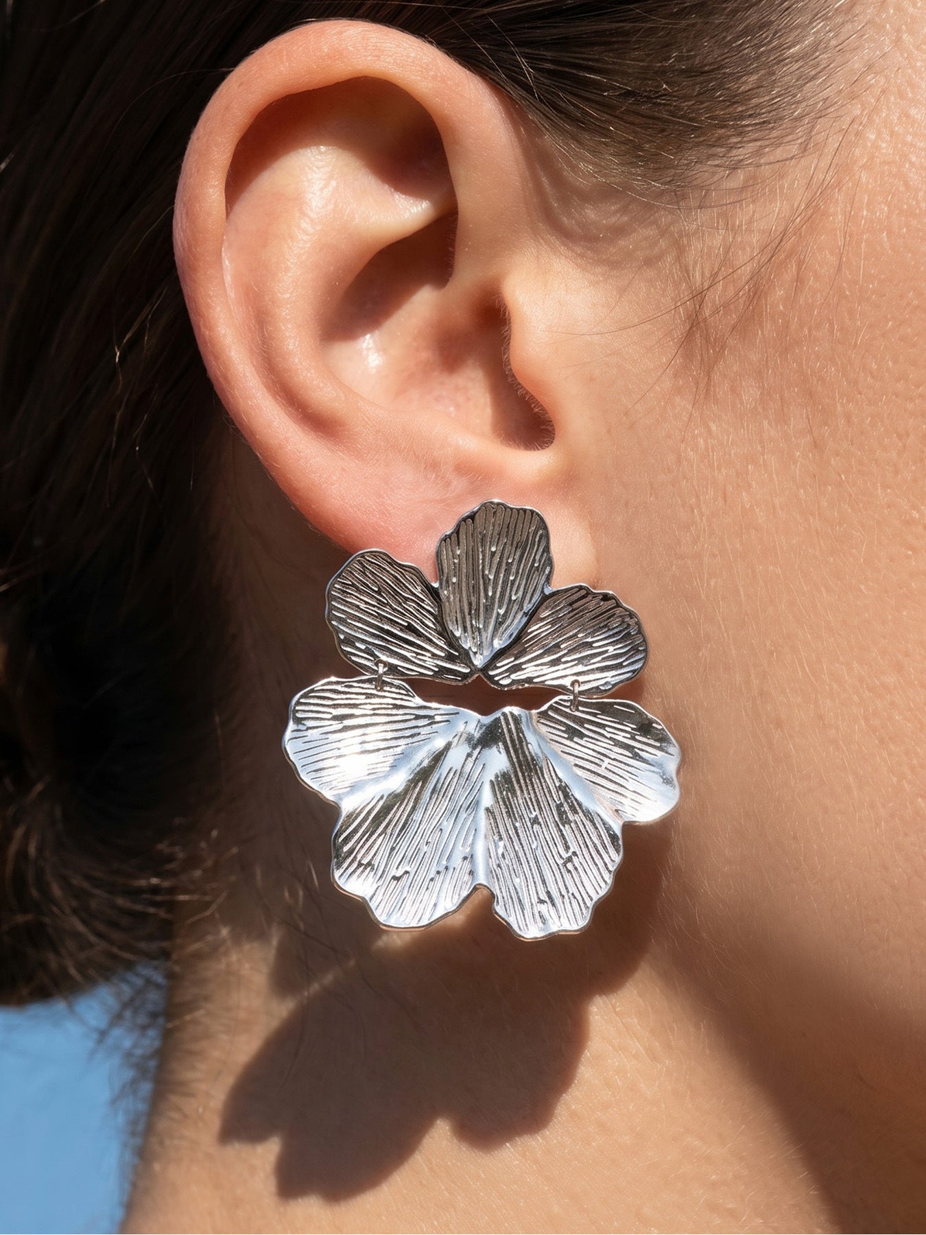 316L Stainless Steel 18K Gold PVD Exaggerated Floral Earrings - Exaggerated Floral Bold Modern Wholesale Stainless Steel Jewelry - Sensitive Skin Friendly - Detail 8