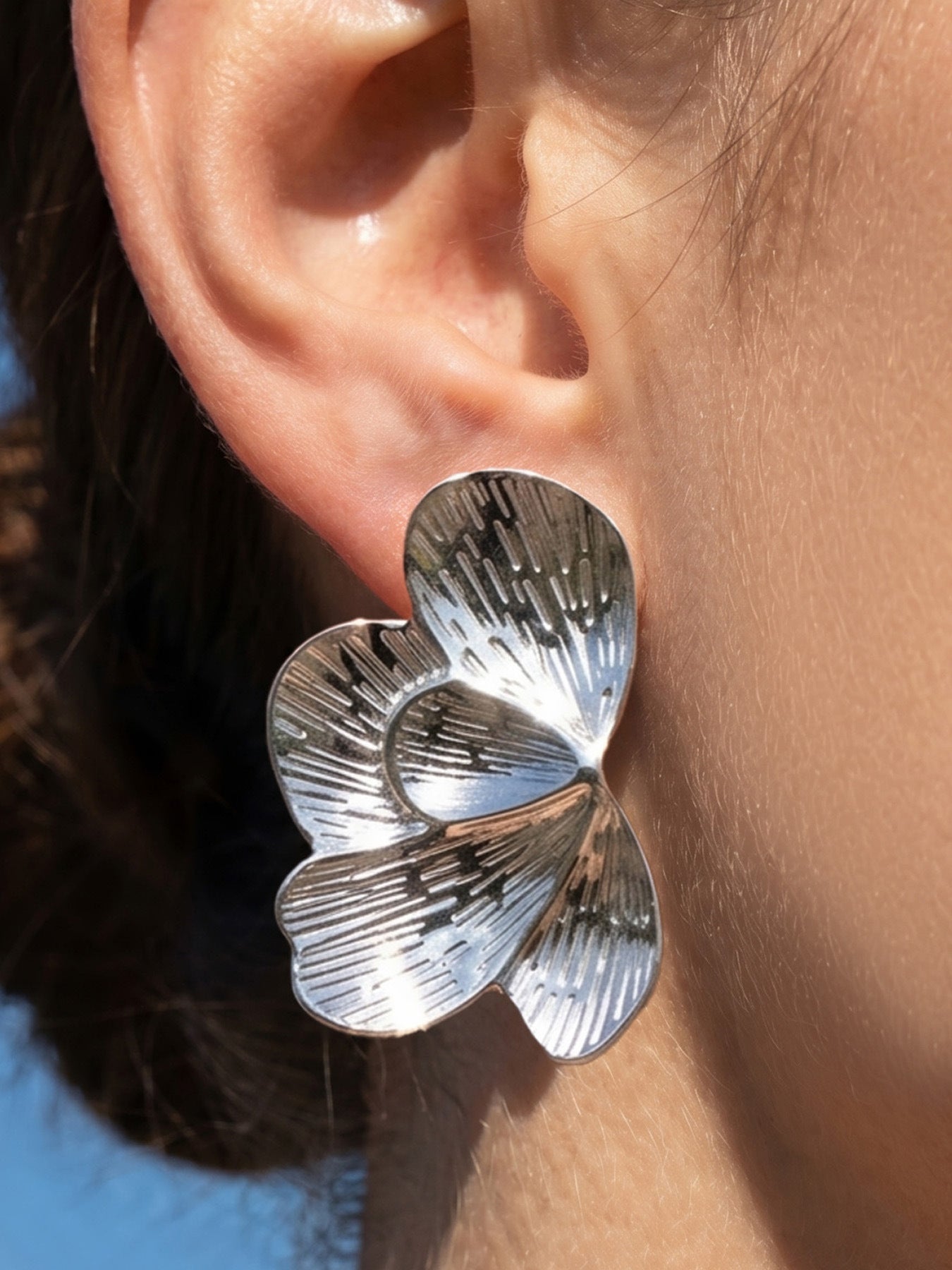316L Stainless Steel 18K Gold PVD Exaggerated Geometric Leaf Earrings - Exaggerated Geometric Leaf Modern Chic Wholesale Stainless Steel Jewelry - Sensitive Skin Friendly - Detail 11