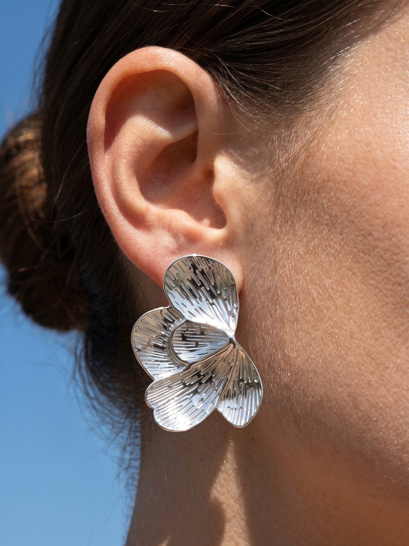 316L Stainless Steel 18K Gold PVD Exaggerated Geometric Leaf Earrings - Exaggerated Geometric Leaf Modern Chic Wholesale Stainless Steel Jewelry - Sensitive Skin Friendly - Detail 3
