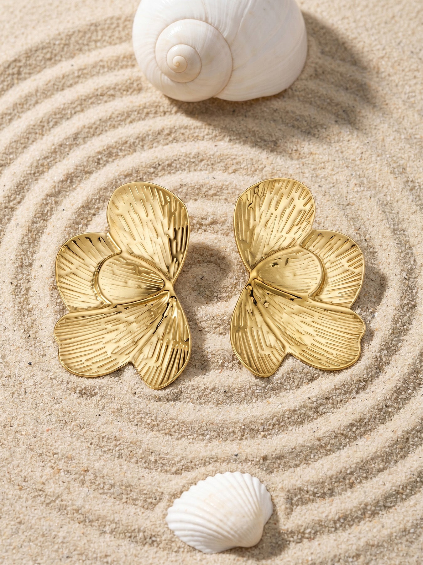 316L Stainless Steel 18K Gold PVD Exaggerated Geometric Leaf Earrings - Exaggerated Geometric Leaf Modern Chic Wholesale Stainless Steel Jewelry - Sensitive Skin Friendly - Detail 4
