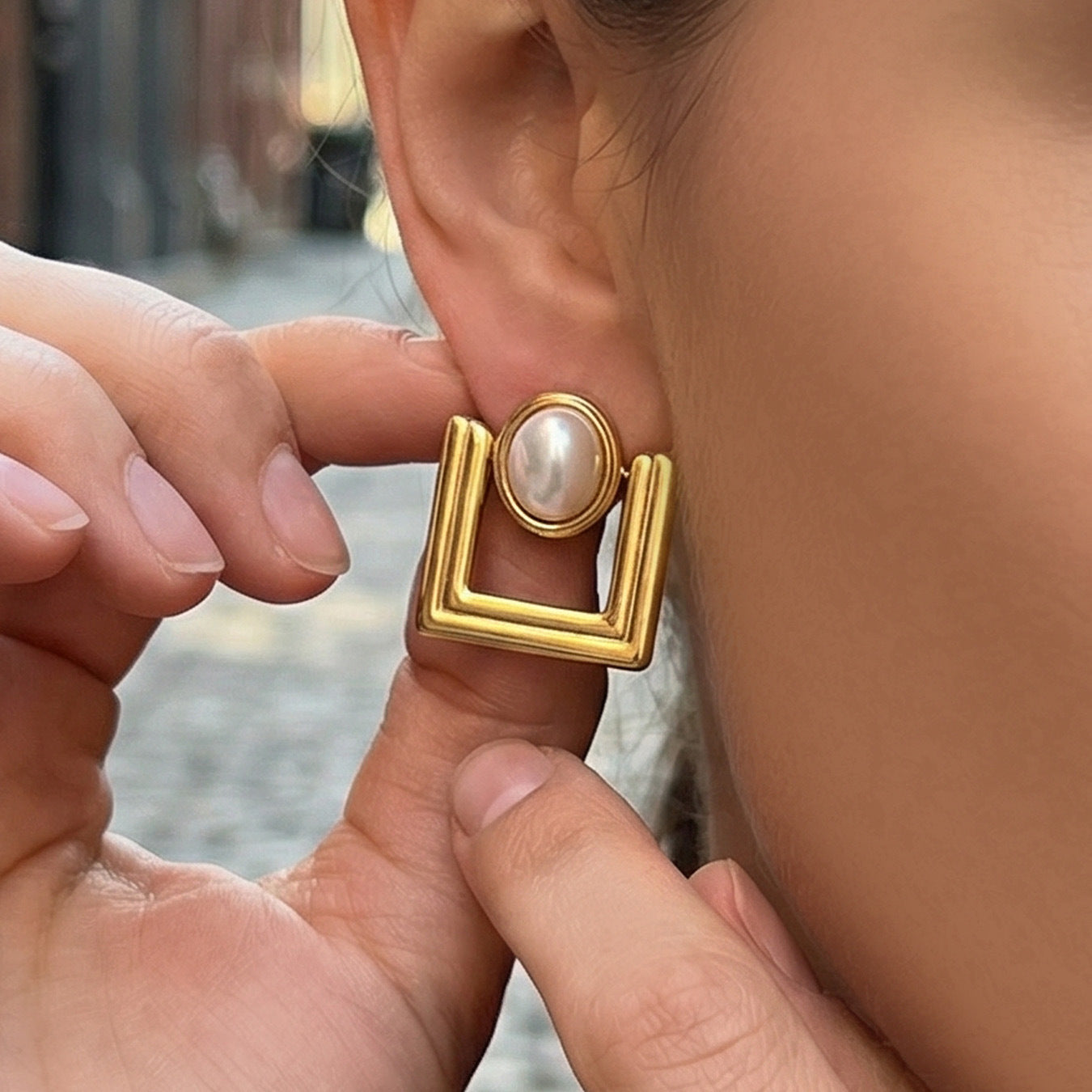 316L Stainless Steel 18K Gold PVD Faux Pearl Vintage Geometric Square Stud Earrings - Faux Pearl, Vintage, Geometric, Square, Gold Wholesale Stainless Steel Jewelry - Sensitive Skin Friendly - Detail 4