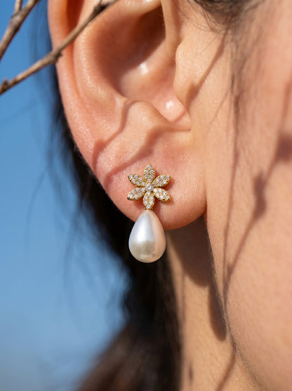 316L Stainless Steel 18K Gold PVD Floral Faux Pearl Zircon Earrings - Floral Gold Faux Pearl Zircon Earrings Wholesale Stainless Steel Jewelry - Sensitive Skin Friendly - Detail 1