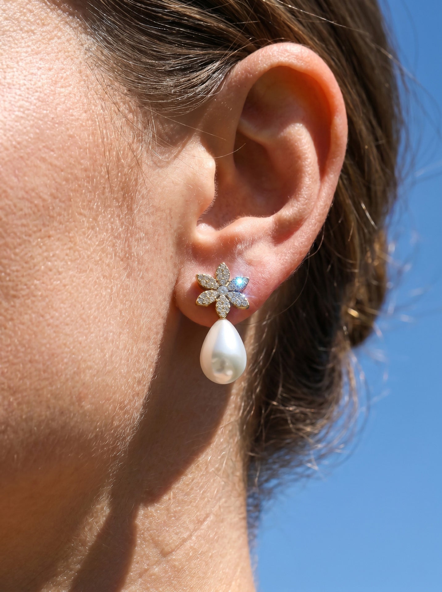 316L Stainless Steel 18K Gold PVD Floral Faux Pearl Zircon Earrings - Floral Gold Faux Pearl Zircon Earrings Wholesale Stainless Steel Jewelry - Sensitive Skin Friendly - Detail 6