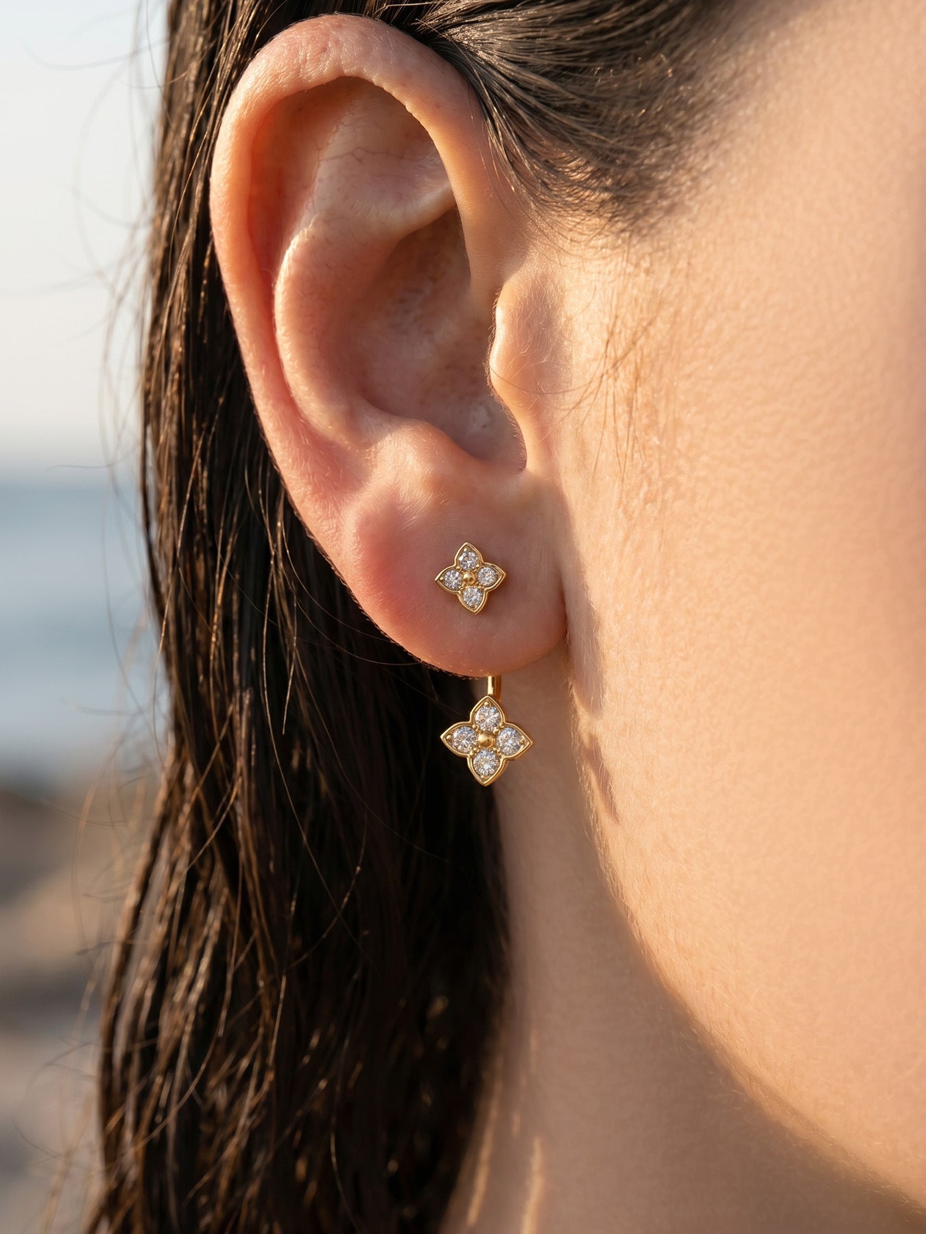 316L Stainless Steel 18K Gold PVD Flower Earrings - Diamond-studded Flower Lightweight Modern Wholesale Stainless Steel Jewelry - Sensitive Skin Friendly - Detail 13