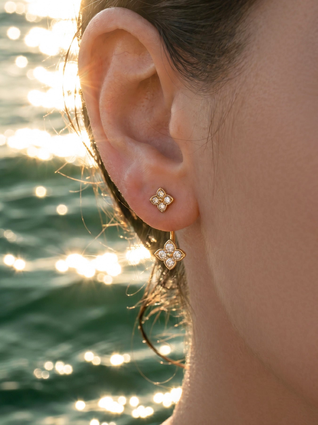 316L Stainless Steel 18K Gold PVD Flower Earrings - Diamond-studded Flower Lightweight Modern Wholesale Stainless Steel Jewelry - Sensitive Skin Friendly - Detail 3