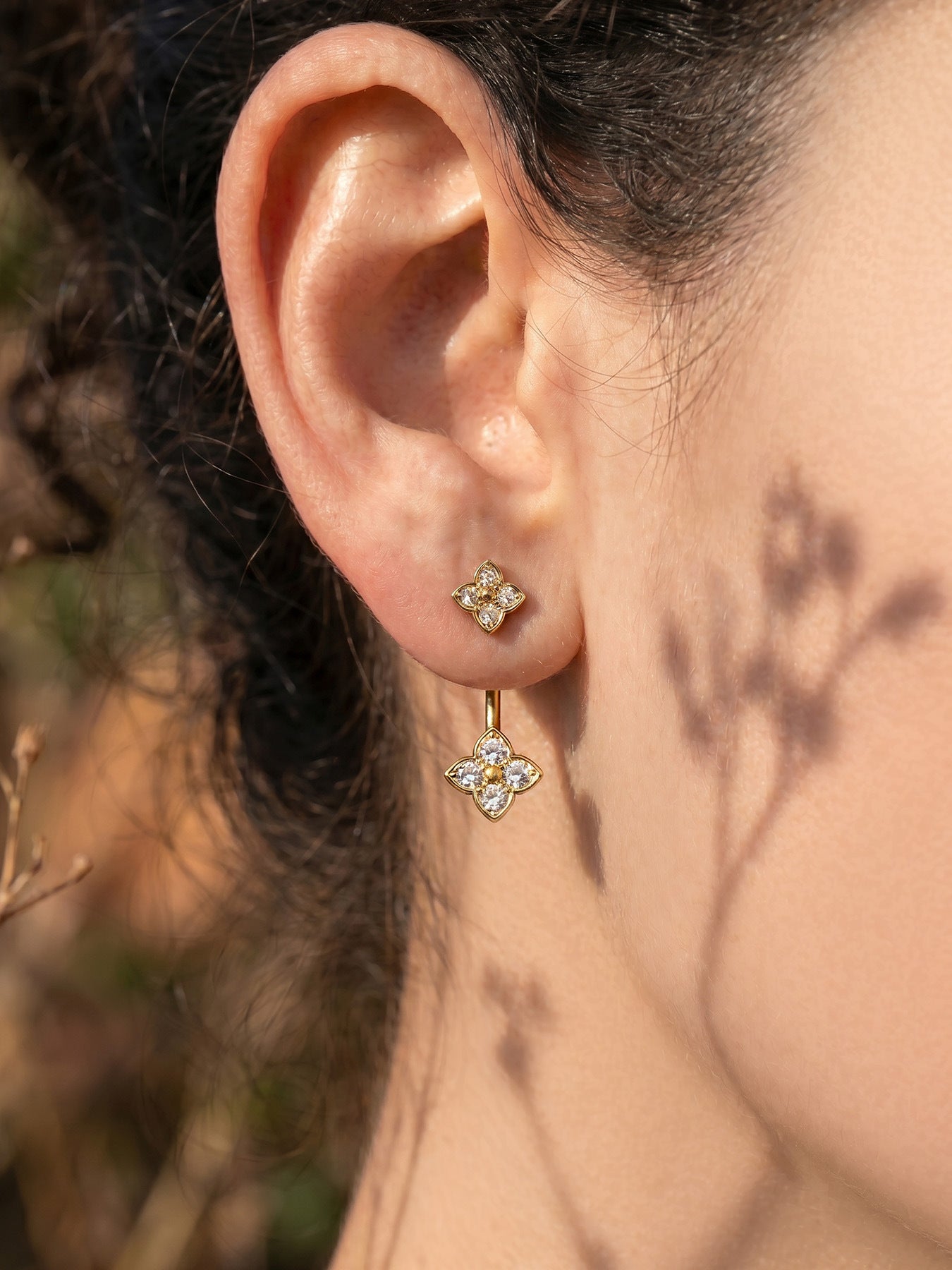 316L Stainless Steel 18K Gold PVD Flower Earrings - Diamond-studded Flower Lightweight Modern Wholesale Stainless Steel Jewelry - Sensitive Skin Friendly - Detail 4