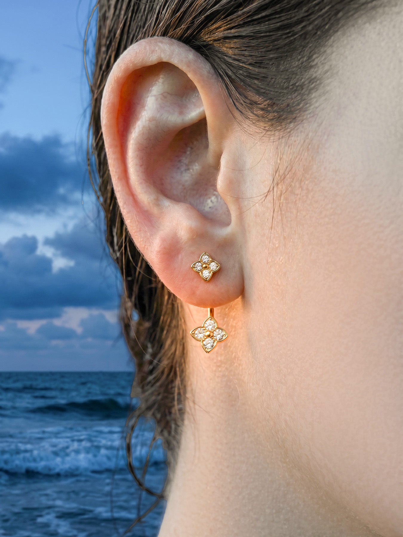 316L Stainless Steel 18K Gold PVD Flower Earrings - Diamond-studded Flower Lightweight Modern Wholesale Stainless Steel Jewelry - Sensitive Skin Friendly - Detail 5
