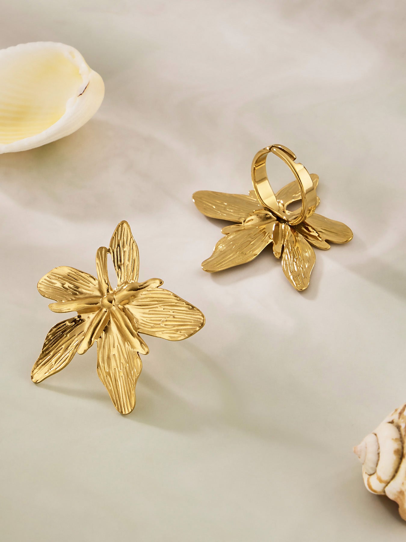 Gold PVD Tarnish-resistant Chunky Rings for Swimming and Gym - High-quality Jewelry Supplier