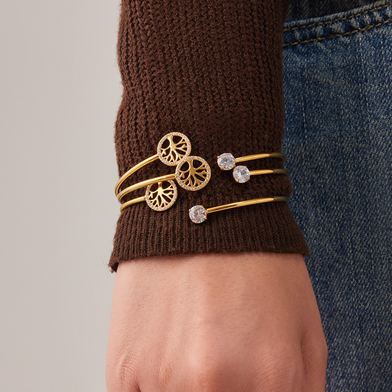 316L Stainless Steel 18K Gold PVD Flower Zircon Open Bangle - Flower Design, Zircon, Open Cuff, Thin Bangle, Light Luxury Wholesale Stainless Steel Jewelry - Sensitive Skin Friendly - Detail 4
