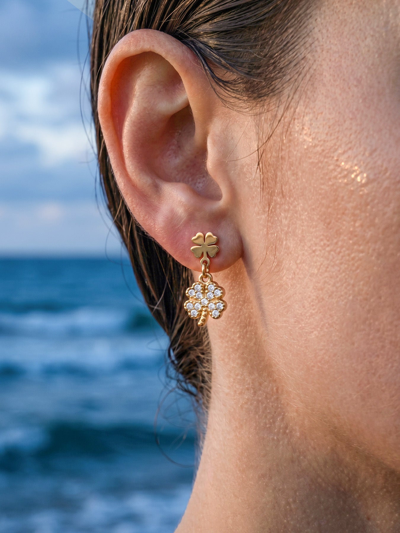 316L Stainless Steel 18K Gold PVD Four-leaf Clover Earrings - Four-leaf Clover Minimalist Modern Lightweight Wholesale Stainless Steel Jewelry - Sensitive Skin Friendly - Detail 5