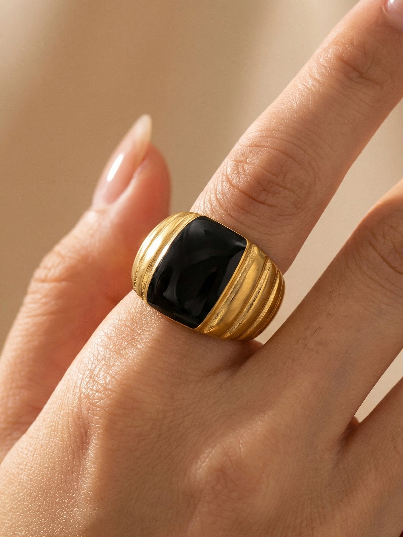 316L Stainless Steel 18K Gold PVD French Vintage Enamel Weighing-Block Ring - French Vintage Enamel Ring Wholesale Stainless Steel Jewelry - Sensitive Skin Friendly - Detail 6