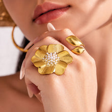 316L Stainless Steel 18K Gold PVD Geometric Floral Inlaid Pearl Ring - Geometric Floral Inlaid Pearl Wholesale Stainless Steel Jewelry - Sensitive Skin Friendly - Detail 10