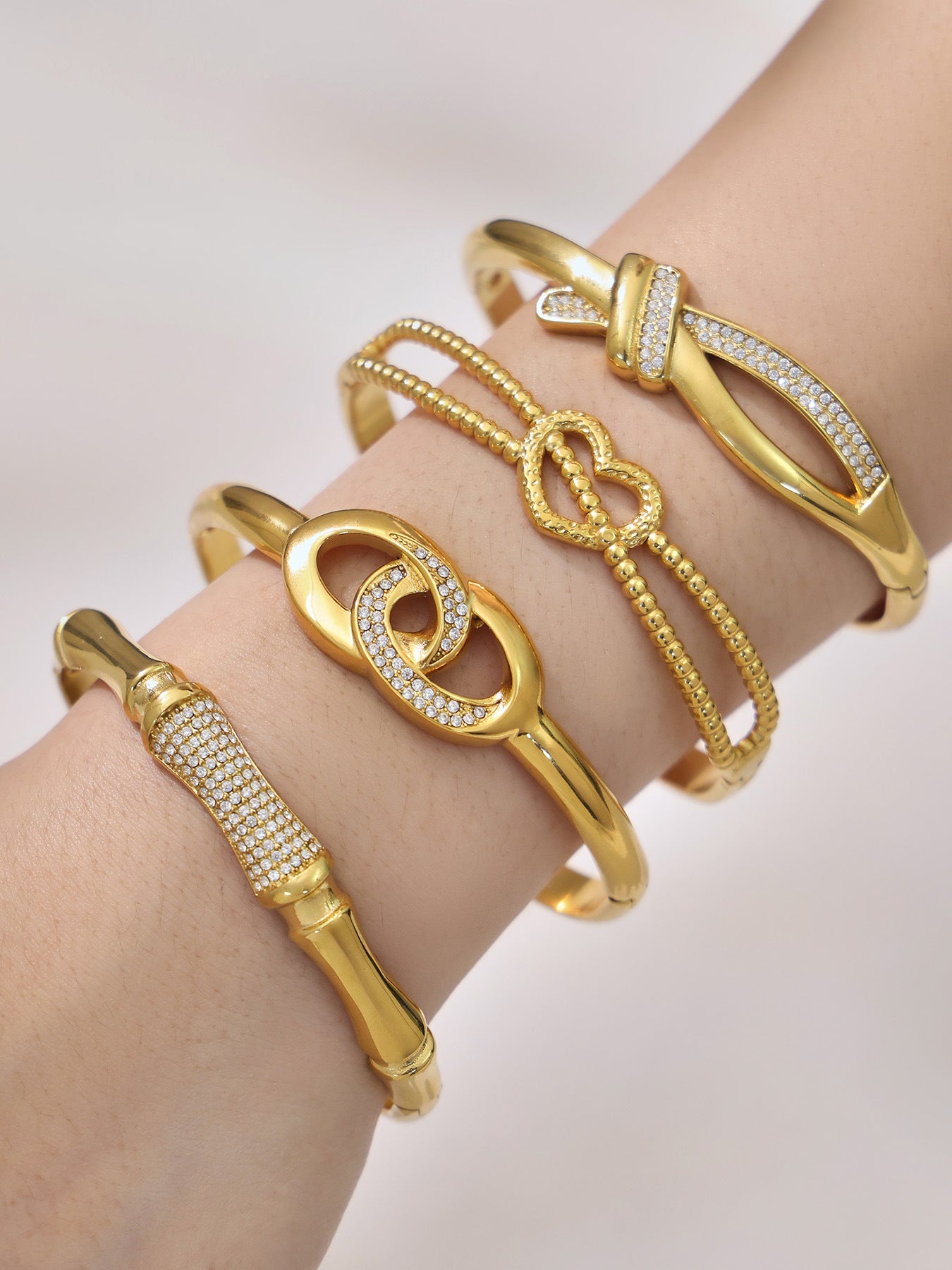 316L Stainless Steel 18K Gold PVD Geometric Heart Clasp Bangle Bracelet - Geometric Heart Clasp Bangle Minimalist Gold Bracelet Wholesale Stainless Steel Jewelry - Sensitive Skin Friendly - Detail 15