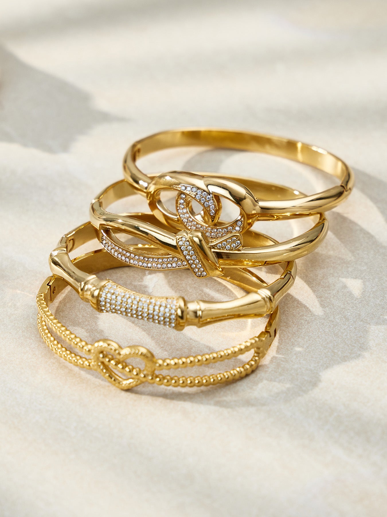316L Stainless Steel 18K Gold PVD Geometric Heart Clasp Bangle Bracelet - Geometric Heart Clasp Bangle Minimalist Gold Bracelet Wholesale Stainless Steel Jewelry - Sensitive Skin Friendly - Detail 8