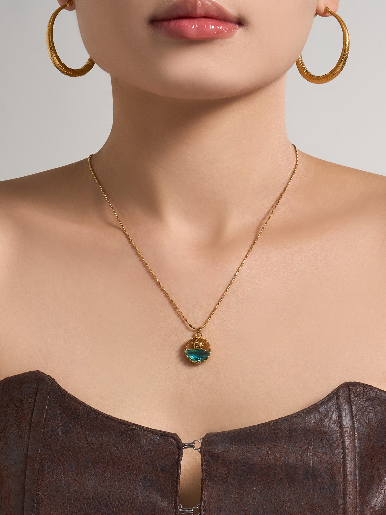 316L Stainless Steel 18K Gold PVD Glass Stone Ocean Whale Pendant Necklace - Glass Stone, Whale Pendant, Ocean Theme, Resort Style, Gold Necklace Wholesale Stainless Steel Jewelry - Sensitive Skin Friendly - Detail 9