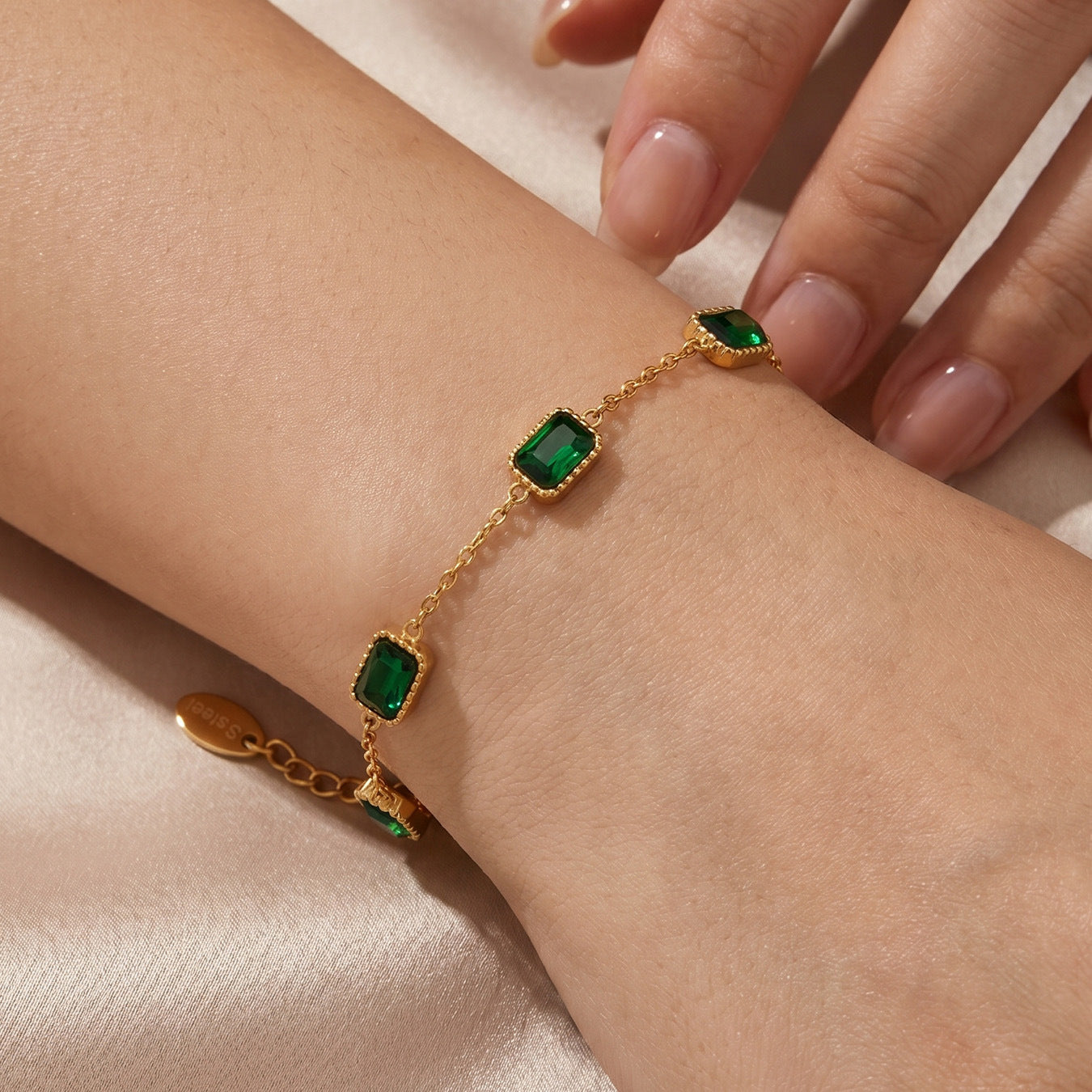 316L Stainless Steel 18K Gold PVD Green Zircon Bracelet - Vintage Gold Band Green Zircon Wholesale Stainless Steel Jewelry - Sensitive Skin Friendly - Detail 4