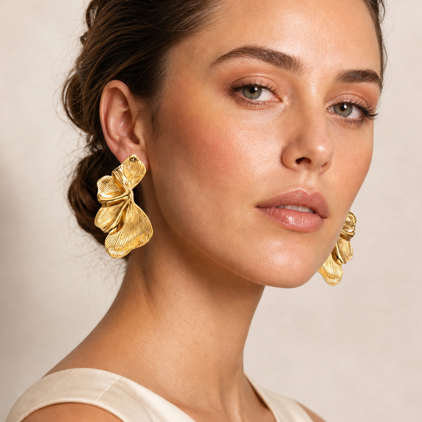 316L Stainless Steel 18K Gold PVD Half Petal Earrings - Half Petal Elegant Minimalist Wholesale Stainless Steel Jewelry - Sensitive Skin Friendly - Detail 12