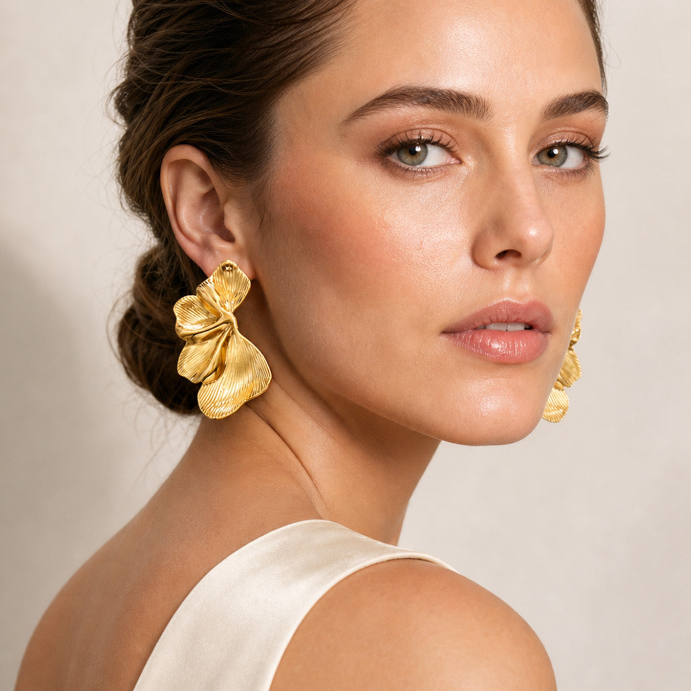 316L Stainless Steel 18K Gold PVD Half Petal Earrings - Half Petal Elegant Minimalist Wholesale Stainless Steel Jewelry - Sensitive Skin Friendly - Detail 13